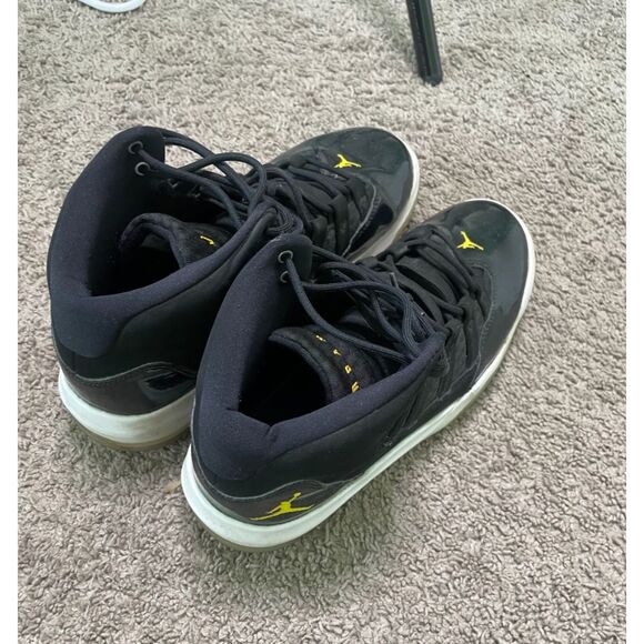 Air Jordan 11 Retro “Black and White” - Picture 3 of 4